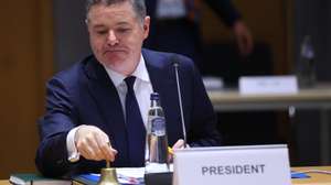 epa10964608 The President of the Eurogroup Paschal Donohoe looks on at the start of an Eurogroup finance ministers meeting in Brussels, Belgium, 08 November 2023.  EPA/OLIVIER HOSLET