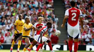 epa11553008 Bukayo Saka of Arsenal (2R) in action against Mario Jr of Wolverhampton during the English Premier League match between Arsenal and Wolverhampton Wanderers in London, Britain, 17 August 2024.  EPA/DAVID CLIFF EDITORIAL USE ONLY. No use with unauthorized audio, video, data, fixture lists, club/league logos, &#039;live&#039; services or NFTs. Online in-match use limited to 120 images, no video emulation. No use in betting, games or single club/league/player publications.