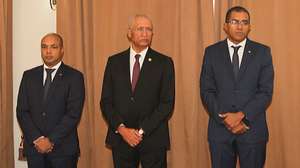 Cerimónia de tomada de posse de três novos ministros do governo caboverdiano: Rui Figueiredo Soares (C) como ministro-adjunto do Primeiro-ministro e da Integração Regional, Paulo Veiga (E), como ministro da Economia Marítima, e Carlos Santos como ministro do Turismo e Transportes Marítimos, no Palácio Presidencial na Cidade da Praia, Cabo Verde, 10 de janeiro de 2020. FERNANDO DE PINA/LUSA