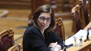 A ministra Adjunta e dos Assuntos Parlamentares, Ana Catarina Mendes, reage durante o debate de urgência, requerido pela IL, sobre "Jornada Mundial da Juventude", na Assembleia da República, em Lisboa, 04 de julho de 2023. ANTÓNIO COTRIM/LUSA