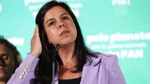 epa11401379 Leader of People-Animals-Nature (PAN) Ines de Sousa Real speaks at the party electoral headquarters after the results of the European elections night in Lisbon, Portugal, 09 June 2024. More than 10.8 million registered voters in Portugal and abroad went to the polls to choose 21 of the 720 members of the European Parliament.  EPA/MANUEL DE ALMEIDA