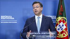 O ministro Adjunto e da Reforma do Estado, Gonçalo Matias, intervém durante a conferência de imprensa após a reunião do Conselho de Ministros, no Campus XXI, em Lisboa, 9 de abril de 2026. MIGUEL A. LOPES/LUSA