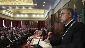 O novo bastonário da Ordem dos Advogados, João Massano, discursa durante a sua posse, no Salão Nobre da Ordem dos Advogados em Lisboa, 8 de maio de 2025. TIAGO PETINGA/LUSA