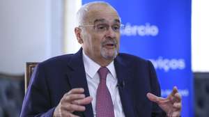 O presidente da Confederação do Comércio e Serviços de Portugal (CCP), João Vieira Lopes, durante a entrevista à agência Lusa, em Lisboa, 17 de abril de2024. (ACOMPANHA TEXTO DO DIA 22 DE ABRIL DE 2024).  ANTÓNIO COTRIM/LUSA.