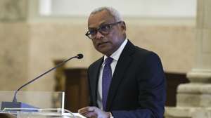 O Presidente da República de Cabo Verde, José Maria Neves, discursa na cerimónia em que foi distinguido com a Medalha da Universidade de Coimbra, e onde proferiu uma conferência sobre o tema “A Crioulidade e o Futuro da Humanidade”, no âmbito da visita a Portugal, Coimbra, 1 de julho de 2026. A distinção destina-se a galardoar pessoas ou instituições que tenham prestado relevantes serviços à universidade ou que se tenham distinguido por méritos excecionais. A distinção reconhece o prestígio internacional do chefe de Estado cabo-verdiano e a sua ligação histórica a Coimbra, onde iniciou os estudos em Direito, antes de prosseguir formação no Brasil. PAULO NOVAIS/LUSA