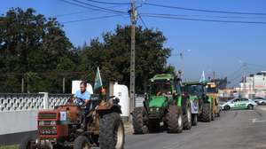 Manifestação de agricultores convocada pela União de Agricultores e Baldios do Distrito de Aveiro (UABDA), para protestar contra o aumento do preço dos combustíveis, exigir a redução dos custos dos fatores de produção e reclamar preços mais justos pagos à produção, em Ovar, 14 de outubro de 2026. ESTELA SILVA/LUSA