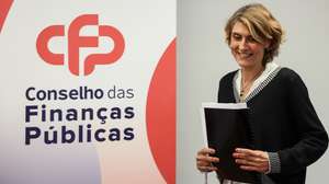 A presidente do Conselho das Finanças Públicas (CFP), Nazaré da Costa Cabral, momentos antes de intervir durante a conferência de imprensa para a apresentação pública do relatório "Perspetivas Económicas e Orçamentais 2024-2028", em Lisboa, 09 de abril de 2024.  ANTÓNIO COTRIM/LUSA.