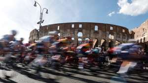 epa11371824 The pack of riders passes the Colosseum during the 21st and last stage of the Giro d'Italia 2024 cycling tour, in Rome, Italy, 26 May 2024.  EPA/GIUSEPPE LAMI