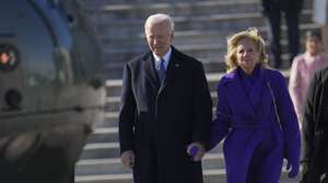 epa11840046 US President Joe Biden and first lady Dr. Jill Biden board the helicopter to take them from the East Front of the US Capitol in Washington, DC after the swearing-in of President Donald Trump in Washington, DC, USA, 20 January 2025. Trump was sworn in for a second term as president of the United States on 20 January. The presidential inauguration was held indoors due to extreme cold temperatures in DC.  EPA/CHRIS KLEPONIS / POOL