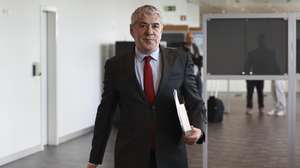 epa12956386 Former Portuguese Prime Minister Jose Socrates, main defendant in the Operation Marques corruption case, arrives at the Lisbon Central Criminal Court,  for the start of the trial in the case brought by former Prime Minister Jose Socrates against the Portuguese State, in Lisbon, Portugal, 14 May 2026. Socrates and 20 other suspects in Operation Marques are to stand trial, more than a decade after the case accusing the former PM of corruption came to light.  EPA/ANTONIO COTRIM