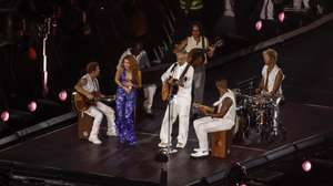 epa12929300 Colombian singer Shakira (C L) performs alongside Brazilian singer Caetano Veloso (C R) during a concert on Copacabana Beach in Rio de Janeiro, Brazil, 02 May 2026.  EPA/ANTONIO LACERDA