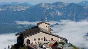 epa01356370 (FILE) - A file pictured dated 21 June 2004 showing the Kehlsteinhaus also known as 'the Eagle's Nest' on the 1835 metre tall Kehlstein mountain in Brechtesgaden, Germany. A fire alarm went off on 24 May 2008 at Hitler's former holiday home. The cause of the alarm is not yet known. About 500 guests had to be evacuated.  EPA/PETER KNEFFEL