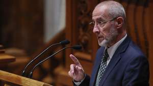 O depudado do PCP, Alfredo Maia, intervém durante o debate paralamentar sobre as portagem nos lanços e sublanços das autoestradas do Interior (ex-SCUT) na Assembleia da República, Lisboa, 2 de maio de 2024. MANUEL DE ALMEIDA/LUSA