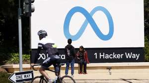 epa10581104 Pedestrians hang out in front of the Meta sign outside Meta corporate headquarters in Menlo Park, California, USA, 19 April 2023. According to media reports, thousands of workers are going to lose their jobs.  EPA/JOHN G. MABANGLO