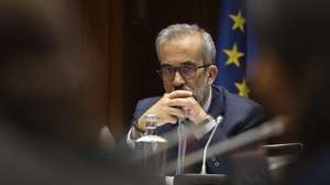 O ministro de Estado e dos Negócios Estrangeiros, Paulo Rangel, durante a sua audição na Comissão de Negócios Estrangeiros e Comunidades Portuguesas na Assembleia da República, em Lisboa, 18 de junho de 2024.  ANDRÉ KOSTERS/LUSA