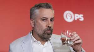 O ex-secretário-geral do Partido Socialista, Pedro Nuno Santos, na reunião extraordinária da Comissão Nacional do PS, para análise da situação política face aos resultados eleitorais do passado dia 18 de maio e aprovação de calendários e regulamentos eleitorais, no Hotel Altis, em Lisboa, 24 de maio de 2025. JOSÉ SENA GOULÃO/LUSA