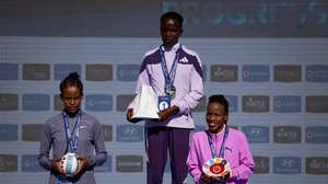 The winners of the Lisbon Marathon, Cinthy Chepkwony (C), from Kenya, Chaltu Diriba (L), from Ethiopia, Glenrose Xaba, from South Africa, at the podium ceremony in Praça do Comércio in Lisbon, 26 October 2025. FILIPE AMORIM/LUSA