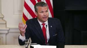 epa12477191 US Secretary of Defense Pete Hegseth speaks during a roundtable with the Homeland Security Task Force in the State Dining Room of the White House in Washington, DC, USA, 23 October 2025.  EPA/WILL OLIVER / POOL POOL