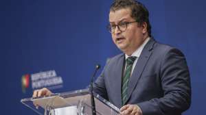 O ministro de Estado e Finanças, Joaquim Miranda Sarmento, intervém na conferência de imprensa na sequência da divulgação das Contas Nacionais Trimestrais relativas a 2025, pelo Instituto Nacional de Estatística (INE), no Ministério das Finanças, em Lisboa, 26 de março de 2026. MIGUEL A. LOPES/LUSA