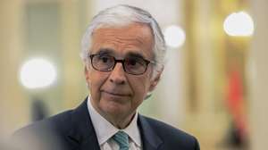 O presidente da Assembleia da República portuguesa, José Pedro Aguiar-Branco, fala aos jornalistas durante o encerramanto da 15.ª sessão intercalar da Assembleia Parlamentar da Comunidade dos Países de Língua Portuguesa (AP-CPLP), Luanda, Angola, 24 de julho de 2026. A ordem de trabalhos, que se estendem até sexta-feira, inclui reuniões das comissões especializadas, da Rede de Mulheres Parlamentares e dos presidentes dos grupos nacionais, além da apreciação de propostas destinadas a reforçar a fiscalização parlamentar, a boa governação e o desenvolvimento sustentável. AMPE ROGÉRIO/LUSA