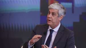 O Governador do Banco de Portugal, Mário Centeno, durante o 1.º CNN Portugal International Summit, sob o tema "Embrace the future: The world as we want it to be" (Abraçar o futuro: O mundo como queremos que ele seja), esta manhã em Lisboa, 21 de novembro de 2022. MANUEL DE ALMEIDA/LUSA