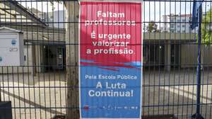 O Centro Escolar Quinta das Flores encontra-se encerrado no dia da greve nacional dos professores a exigir melhores condições de trabalho, sendo a primeira paralisação no atual ano letivo convocada pela plataforma de nove estruturas sindicais, em Coimbra, 06 de outubro de 2023. PAULO NOVAIS/LUSA