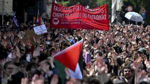epa11415283 People take part in a social and anti-fascist march organized by Belgian Anti-Fascist Coordination in Brussels, Belgium, 16 June 2024. The march aims to demonstrate that the rise of the extreme right is not inevitable and that it is possible to build a social, ecological and democratic alternative. They strongly criticize the rise of the RM and fear that the latter, as well as the N-VA, will crack at the advances of the Vlaams Belang.  EPA/FREDERIC SIERAKOWSKI