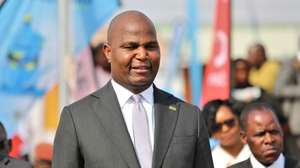 O Presidente de Moçambique, Daniel Chapo, na inauguração da Feira Internacional de Maputo (Facim), a maior exposição de bens e serviços do país, em Maputo, Moçambique, 25 de agosto de 2025. O Presidente de Moçambique prometeu hoje políticas para melhorar o ambiente de negócios no país, com aposta no reforço da previsibilidade jurídica e no combate à corrupção no setor público e privado. LUÍSA NHANTUMBO/LUSA