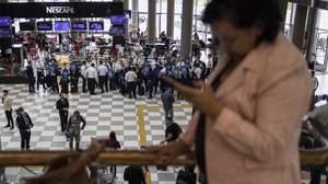 epa10373989 Pilots and other workers protest asking for better wages Congonhas Airport, in Sao Paulo, Brazil, 19 December 2022. The strike that Brazilian pilots and crew intend to carry out for two hours a day for an indefinite period to demand better wages delayed on 19 December, the first day of strike, about twenty flights at the country's main airports. The pilots, co-pilots and flight marshals paralyzed their activities between 6:00 a.m. and 8:00 a.m. local time (between 9:00 a.m. and 11:00 a.m. GMT) at the airports of eight of the largest Brazilian cities as part of a strike demanding wage increases and better working conditions.  EPA/Isaac Fontana