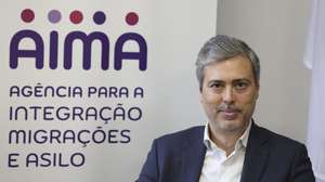 O presidente do conselho diretivo da agência para a Integração, Migrações e Asilo (AIMA), Luís Goes Pinheiro, posa para a fotografia durante uma entrevista à agência Lusa, em Lisboa, 25 de janeiro de 2024. (ACOMPANHA TEXTO DA LUSA). MANUEL DE ALMEIDA/LUSA