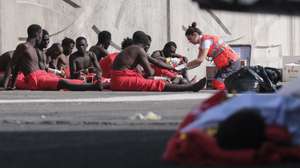 epa10975036 Maritime Rescue personnel take charge of the 77 occupants of a vessel after beiung rescued south of the island to the port of Granadilla, Tenerife, including two women and 23 minors, 14 November 2023.  EPA/Alberto ValdÃ©s