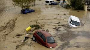 epa11690460 A view of partially submerged vehicles after the Guadalhorce River burst its banks following torrential rains in Alora, Malaga, Spain, 29 October 2024. The area is currently facing significant rainfall.  EPA/JORGE ZAPATA