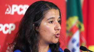 A presidente do grupo parlamentar do Partido Comunista Português (PCP), deputada Paula Santos, usa da palavra durante a sessão de abertura das Jornadas Parlamentares, na Assembeia da República, em Lisboa, 14 de outubro de 2024.  ANDRÉ KOSTERS/LUSA