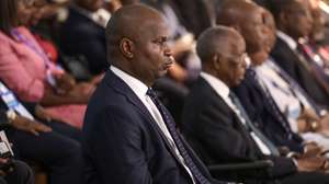 O Presidente eleito, Daniel Chapo, participa na cerimónia de tomada de posse dos novos deputados eleitos, na Assembleia da República, em Maputo, Moçambique, 13 de janeiro de 2025. A Assembleia da República de Moçambique empossa hoje os deputados eleitos à X legislatura, mas dois dos partidos, Renamo e MDM, já anunciaram o boicote à cerimónia, contestando o processo eleitoral, dia em que estão convocados novos protestos no país. LUÍSA NHANTUMBO/LUSA
