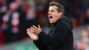 epa12883547 Fulham FC's manager Marco Silva gestures during the English Premier League soccer match between Liverpool FC and FC Fulham, in Liverpool, Britain, 11 April 2026.  EPA/ASH ALLEN EDITORIAL USE ONLY. No use with unauthorized audio, video, data, fixture lists, club/league logos, 'live' services or NFTs. Online in-match use limited to 120 images, no video emulation. No use in betting, games or single club/league/player publications.