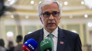O presidente da Assembleia da República portuguesa, José Pedro Aguiar-Branco, fala aos jornalistas durante o encerramanto da 15.ª sessão intercalar da Assembleia Parlamentar da Comunidade dos Países de Língua Portuguesa (AP-CPLP), Luanda, Angola, 24 de julho de 2026. A ordem de trabalhos, que se estendem até sexta-feira, inclui reuniões das comissões especializadas, da Rede de Mulheres Parlamentares e dos presidentes dos grupos nacionais, além da apreciação de propostas destinadas a reforçar a fiscalização parlamentar, a boa governação e o desenvolvimento sustentável. AMPE ROGÉRIO/LUSA