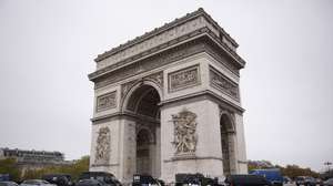 epa13327757 French police officers stand in front the Arc de Triomphe in Paris, France, 24 October 2026. Some 70,000 police officers and security personnel are deployed across France, one week after nationwide protests involving Yellow Vest (Gilets Jaunes) activists, high school and university students, trade unions and other groups demonstrating against rising living costs, fuel prices and deteriorating public services.  EPA/YOAN VALAT