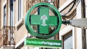Símbolo das Farmácias Portuguesas, em Lisboa, 12 de agosto de 2024. Farmácia. Saúde. LOGÓTIPO. ANTÓNIO PEDRO SANTOS/LUSA
