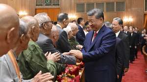 epa12351014 Chinese President Xi Jinping (C) and other leaders shake hands with war veterans before a grand cultural gala at the Great Hall of the People in Beijing,China, 03 September 2025 (issued 04 September 2025). With the theme of “Justice Prevails,” the gala was staged on 03 September evening to commemorate the 80th anniversary of the victory of the Chinese People’s War of Resistance Against Japanese Aggression and the World Anti-Fascist War. Party and state leaders Xi Jinping, Li Qiang, Zhao Leji, Wang Huning, Cai Qi, Ding Xuexiang, Li Xi, and Han Zheng attended the gala with about 6,000 people.  EPA/XINHUA / Xie Huanchi CHINA OUT / UK AND IRELAND OUT  /       MANDATORY CREDIT EDITORIAL USE ONLY