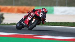 epa12859144 Italian rider Nicolo Bulega of Aruba.It Racing - Ducati team in action during Race Two of the Portuguese Round for the 2026 FIM Superbike World Championship at Algarve International Circuit in Portimao, Portugal, 29 March 2026.  EPA/NUNO VEIGA