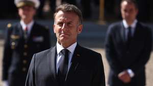 epa13046041 France's President Emmanuel Macron (C) and France's Prime Minister Sebastien Lecornu (R) attend commemorative ceremony for the 86th anniversary of late French General Charles de Gaulle's World War II resistance call of 18 June 1940, in Mont Valerien, near Paris, France, 18 June 2026.  EPA/SIMON WOHLFAHRT / POOL  MAXPPP OUT