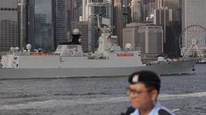 epaselect epa13079365 A Hong Kong police officer stands as the People’s Liberation Army (PLA) guided-missile frigate Hengyang sails into Victoria Harbour in Hong Kong, China, 02 July 2026. Two People’s Liberation Army vessels arrived to Hong Kong for a port call.  EPA/MAY JAMES