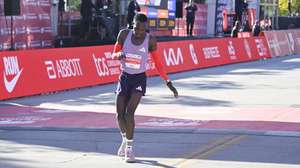 epa12449033 Second placed Amos Kipruto (L) of Kenya crosses the finish line after the Chicago Marathon in Chicago, Illinois, USA, 12 October 2025. Some 53 thousand runners participated in the 2025 Chicago Marathon.  EPA/MATT MARTON