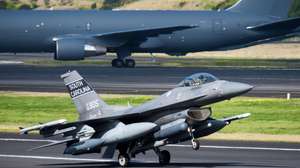 Vários aviões de abastecimento e caças da força aérea americana estacionados na Base Aérea das Lajes, nos Açores, 18 de fevereiro de 2026. ANTÓNIO ARAÚJO/LUSA