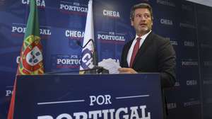 O presidente do Chega, André Ventura, durante a conferência de imprensa onde anunciou a apresentação de uma moção de censura contra o Governo, na sede do partido em Lisboa, 2 de setembro de 2026.  MIGUEL A. LOPES/LUSA