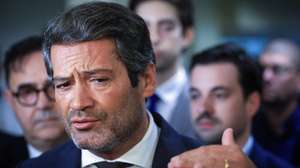 O presidente do Chega, André Ventura, durante o encontro “Porto em Debate: Segurança”, no auditório do Olival, em Vila Nova de Gaia, 18 de setembro de 2026. JOSÉ COELHO/LUSA