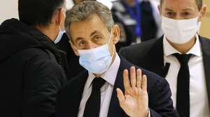 epa08874538 Former French president Nicolas Sarkozy (C) arrives at the court for his trial on corruption charges in the so-called 'wiretapping affair' in Paris, France, 10 December 2020. In 2013, Nicolas Sarkozy was using a false name, Paul Bismuth, to make phone calls to his lawyer, Thierry Herzog, about the decision that the Court of Cassation was about to take regarding the seizure of presidential diaries in a separate case. The trial is due to run from 23 November to 10 December 2020.  EPA/YOAN VALAT