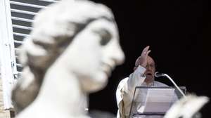 epaselect epa11180267 Pope Francis leads his Angelus prayer from his office window overlooking Saint Peter's Square at the Vatican City, 25 February 2024.  EPA/ANGELO CARCONI
