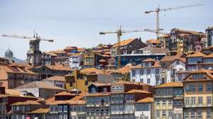 Vista de habitações na zona histórica do Porto, 13 de junho de 2024. JOSÉ COELHO/LUSA