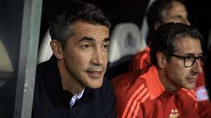 epa11621362 Benfica&#039;s head coach Bruno Laje reacts during the Portuguese First League soccer match Boavista vs Benfica held at Bessa stadium, Porto, Portugal, 23 September 2024.  EPA/JOSE COELHO